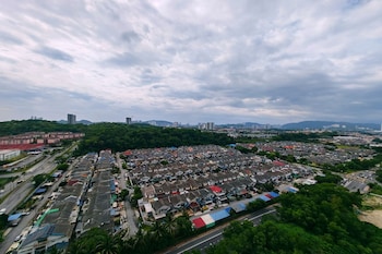 trader garden residences