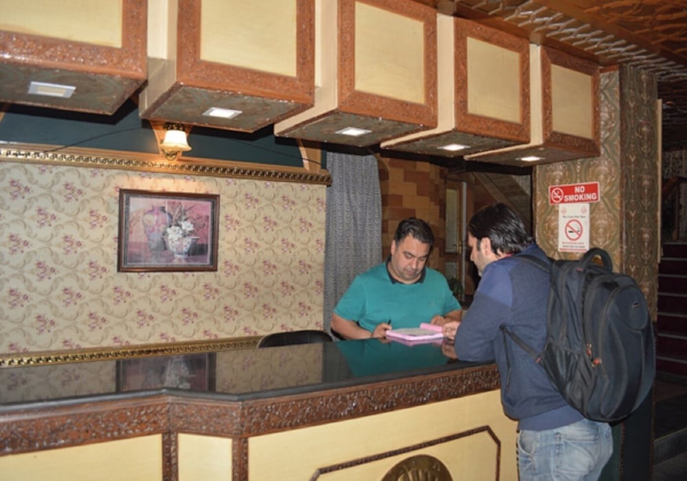 hotel sunshine dal lake srinagar