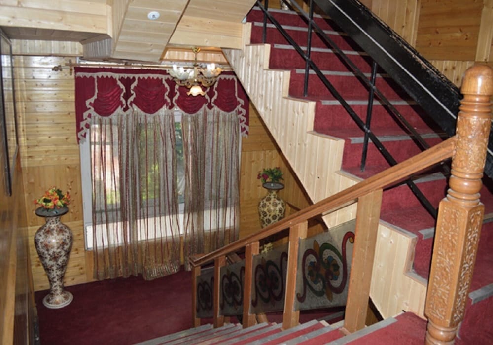 hotel sunshine dal lake srinagar