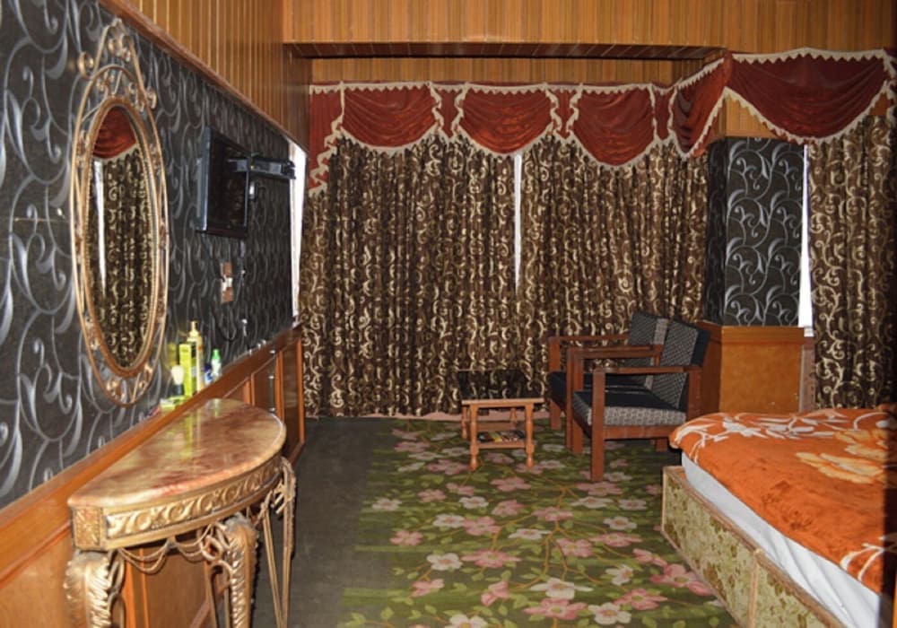 hotel sunshine dal lake srinagar