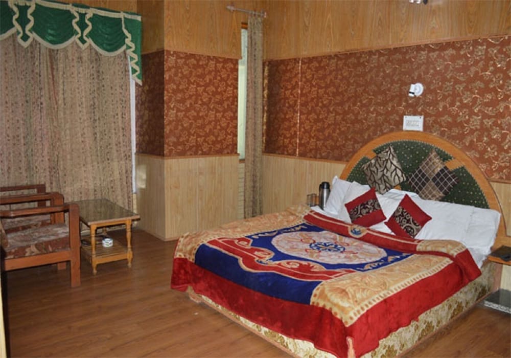 hotel sunshine dal lake srinagar