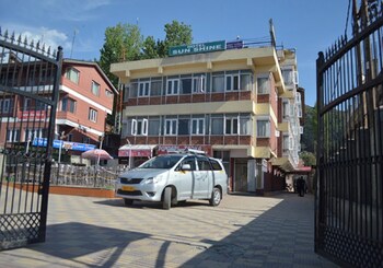 hotel sunshine dal lake srinagar