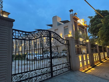 anandi bhawan by pandora vrindavan