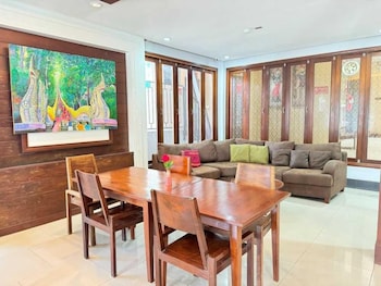 Dancenter Bupamontra Chiangmai,,2 star