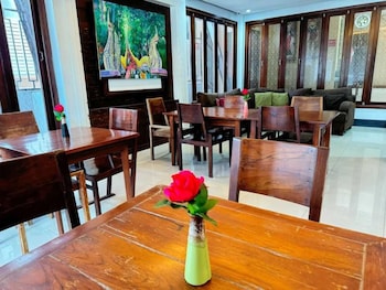 Dancenter Bupamontra Chiangmai,,2 star