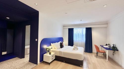 ukiyo hotel by manatidur