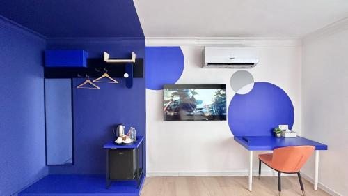 ukiyo hotel by manatidur