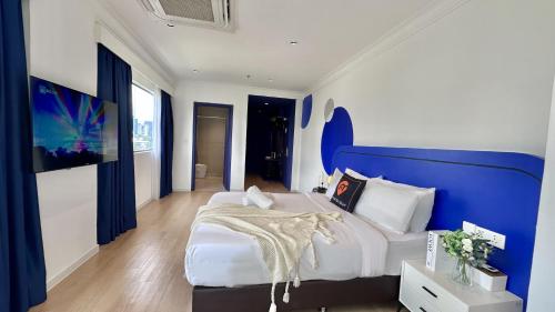ukiyo hotel by manatidur