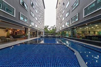Ezzi Hotel Pattaya Jomtien Beach Branch,,3 star