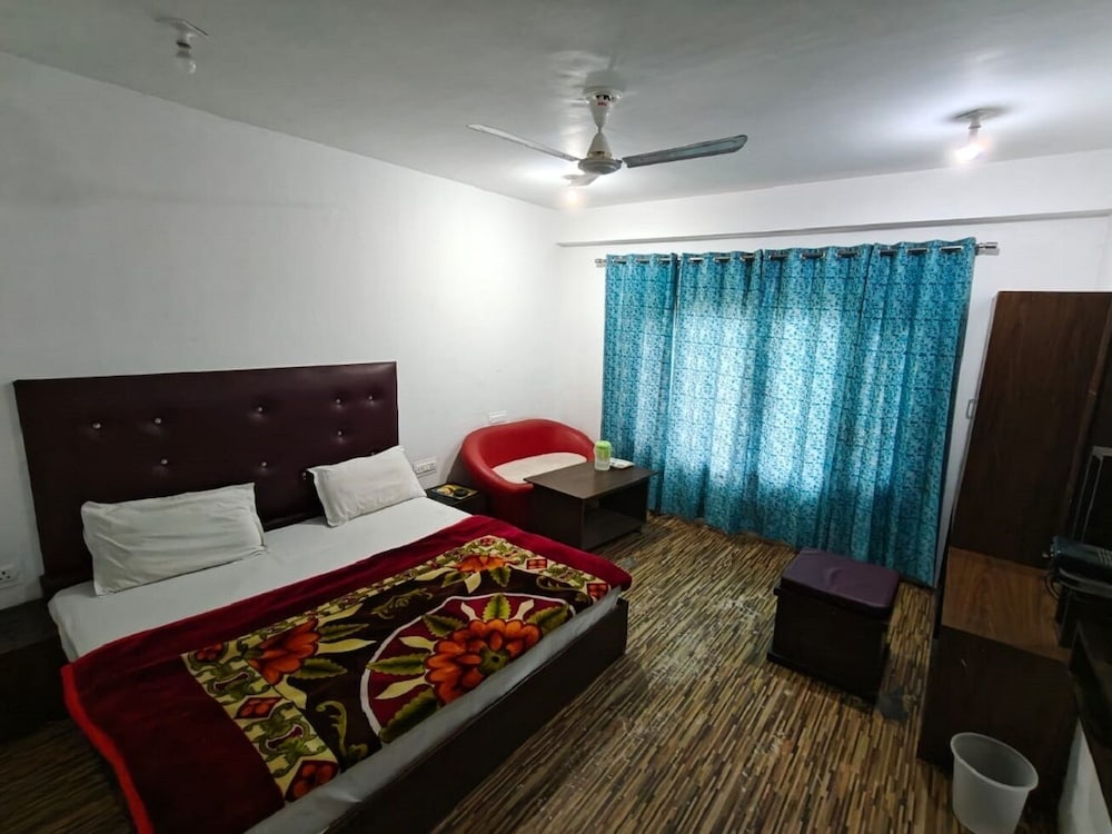 rama krishna guest house patnitop