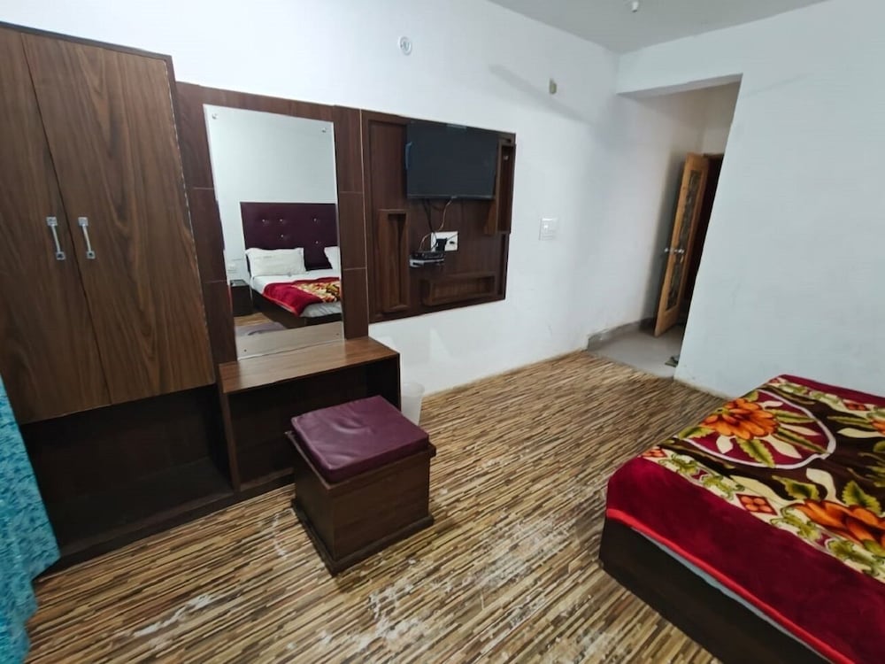 rama krishna guest house patnitop