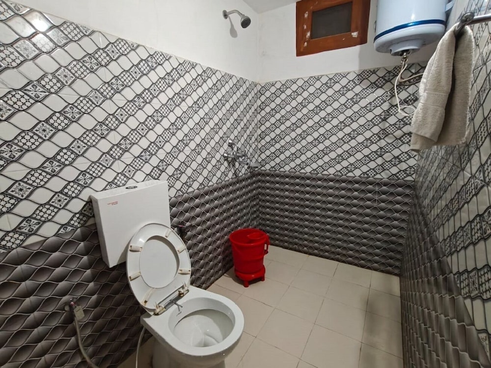 rama krishna guest house patnitop