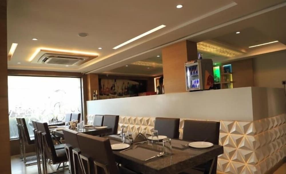 j d hotel