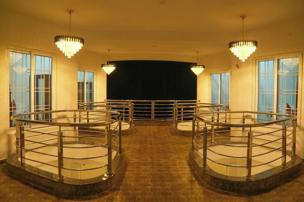 la flora gemstone resorts