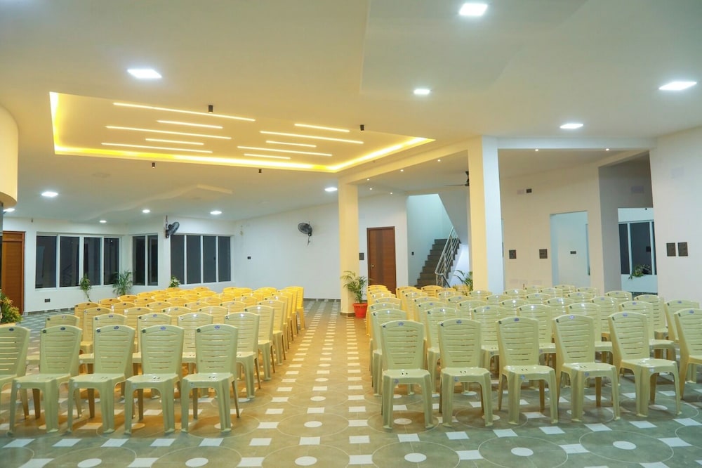 la flora gemstone resorts