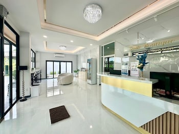 Smile Boutique At Saiyuan,,3 star