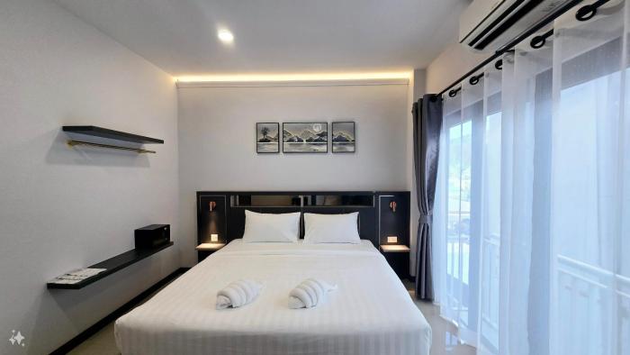 smile boutique at saiyuan