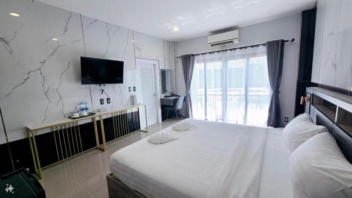 smile boutique at saiyuan