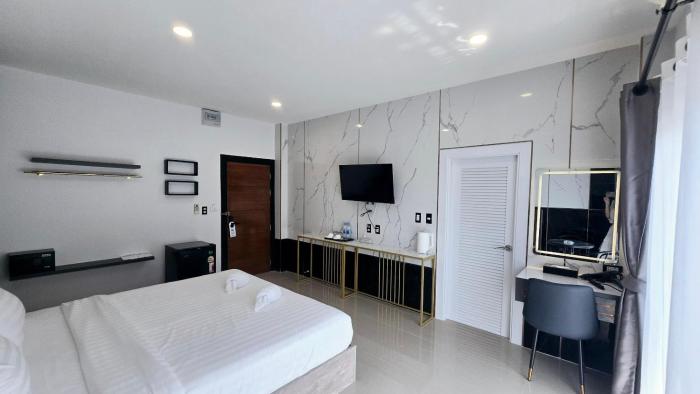 smile boutique at saiyuan