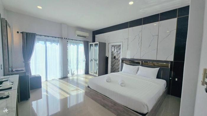 smile boutique at saiyuan