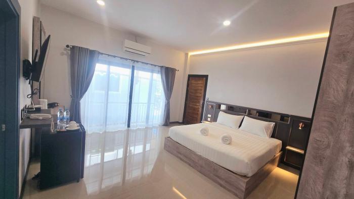 smile boutique at saiyuan