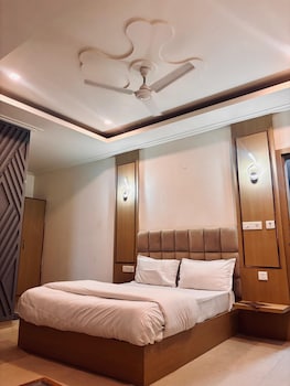 Hotel Ambrosia Delhi Airport,,4 star