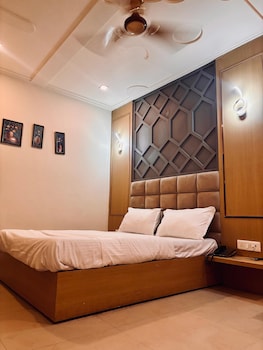 Hotel Ambrosia Delhi Airport,,4 star