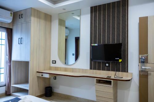 The Executive Inn,,3 star