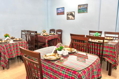 hotel pine crest inn