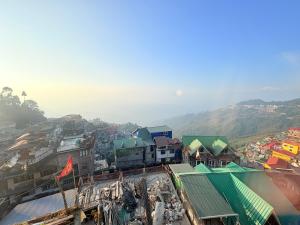 hotel pine crest inn