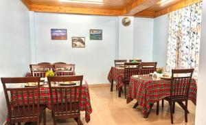 hotel pine crest inn