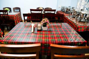 hotel pine crest inn