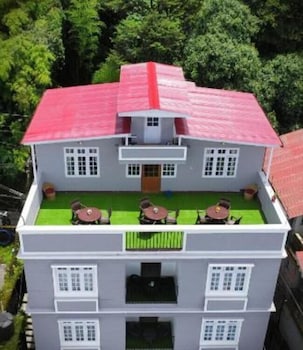 hotel pine crest inn