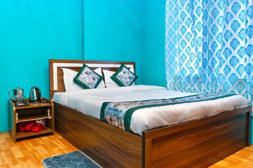 Hotel Pine Crest Inn,,3 star