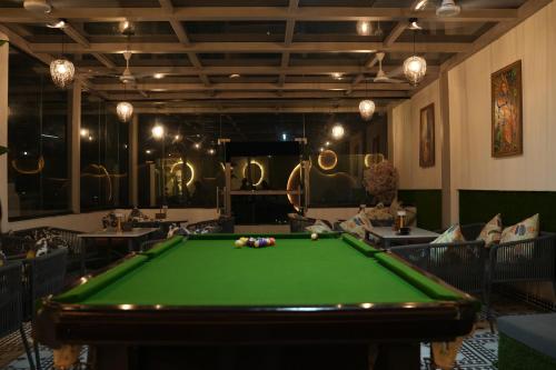 nuris nest and notch