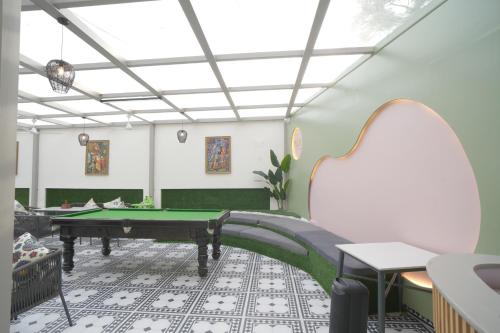 Nuri's Nest And Notch,,4 star