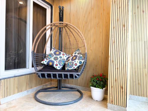 Nuri's Nest And Notch,,4 star