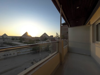akhnaton pyramids view