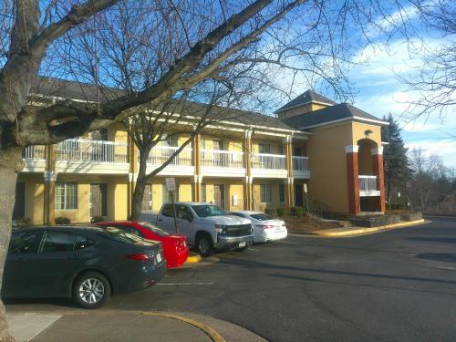 Hometowne Studios By Red Roof Chantilly,,2 star