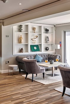 Kingfisher Park Limited,,3 star