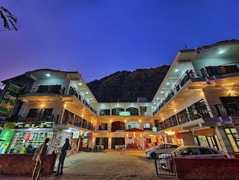 Green Valley Kasol,,2 star