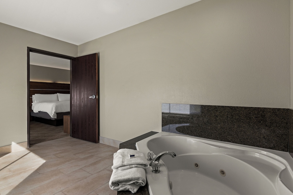 holiday inn express hotel and suites okmulgee by ihg