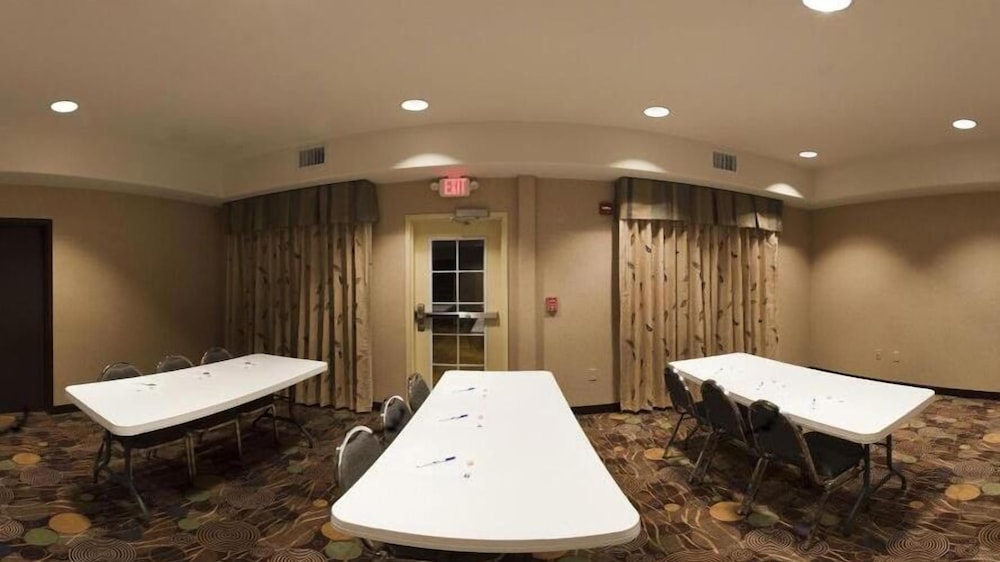 holiday inn express hotel and suites okmulgee by ihg
