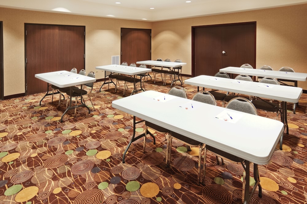 holiday inn express hotel and suites okmulgee by ihg