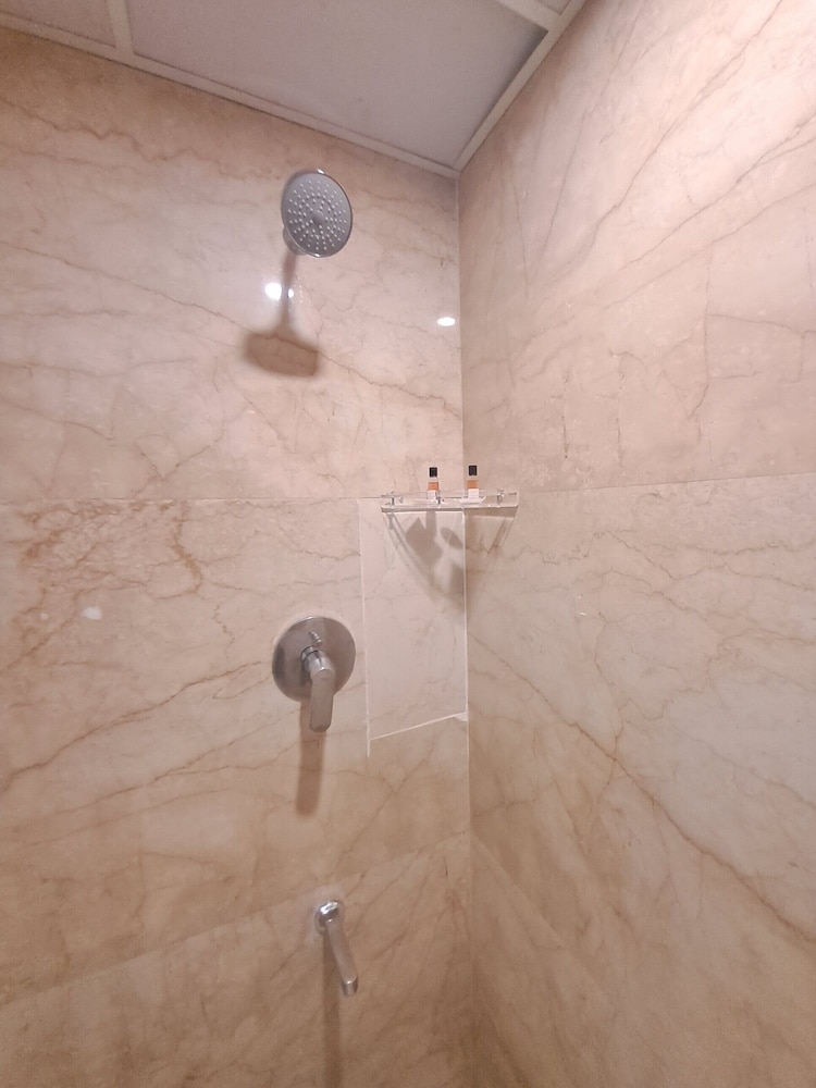 amber hotel nungambakkam