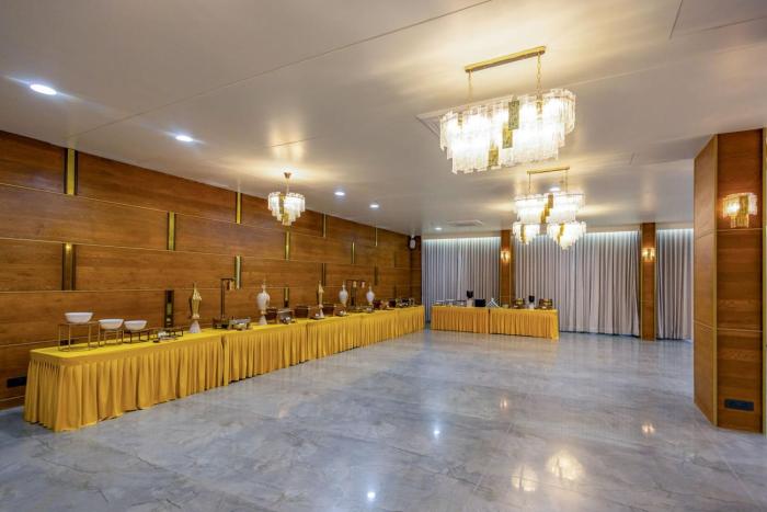 hotel veritas grand