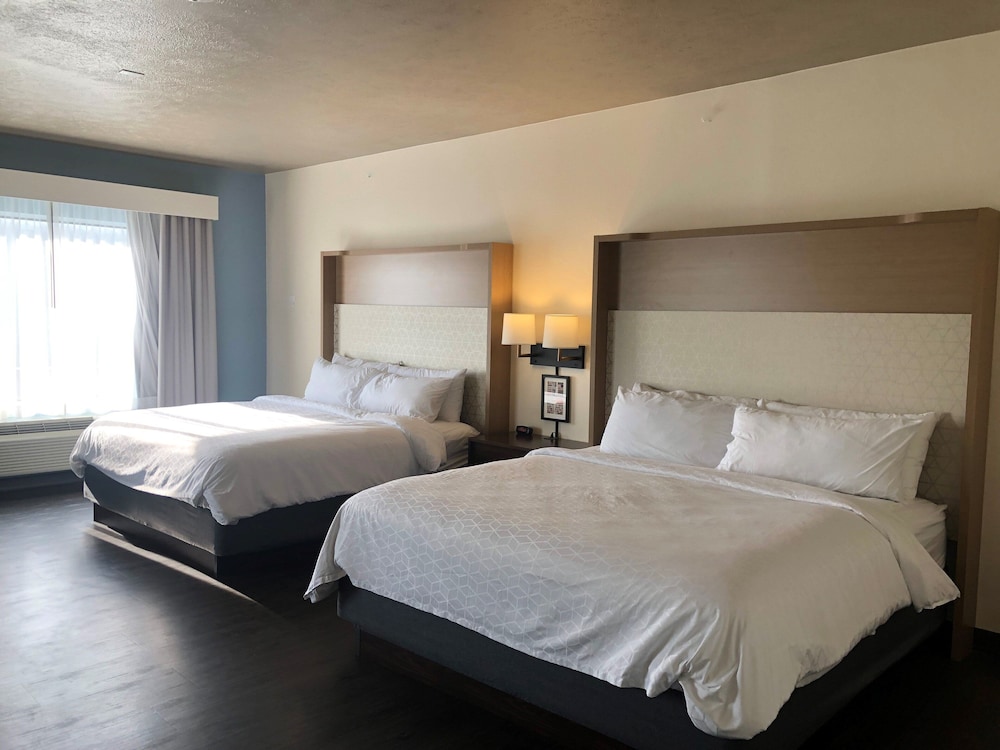 holiday inn omaha downtown waterpark by ihg