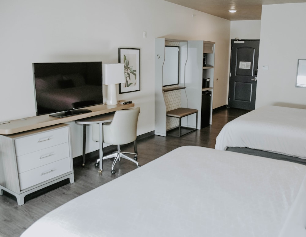 holiday inn omaha downtown waterpark by ihg