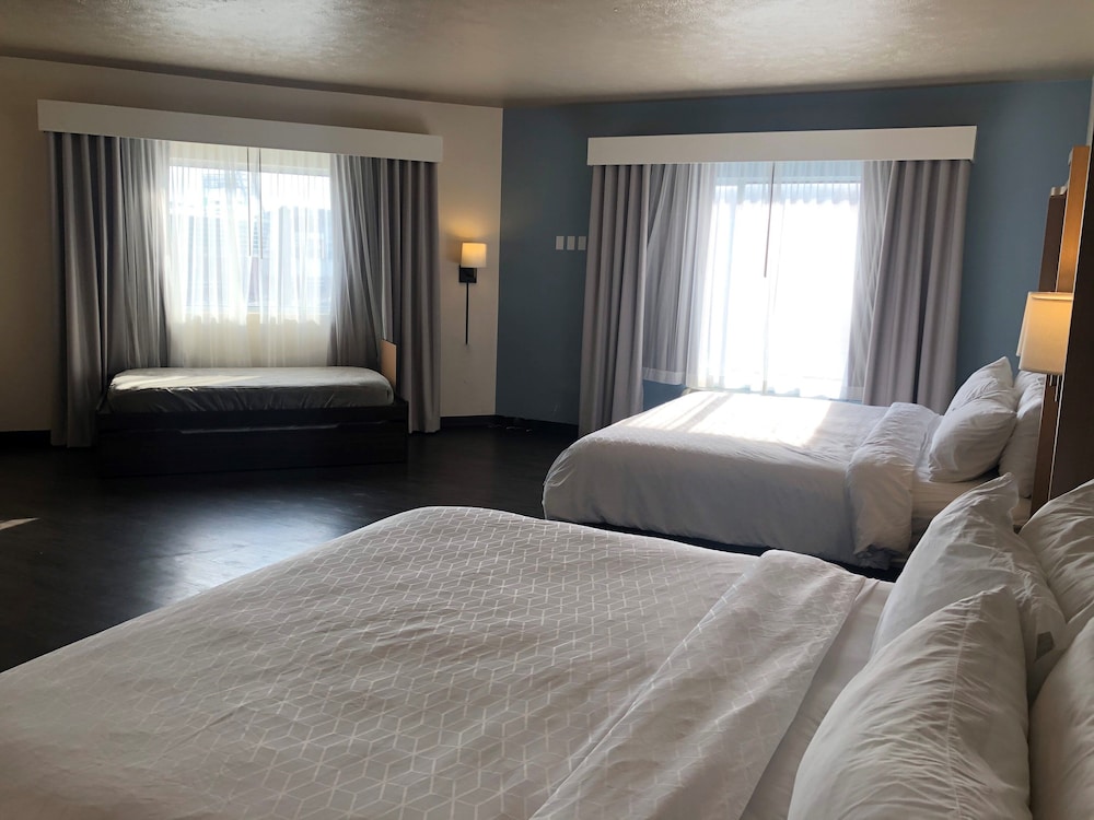 holiday inn omaha downtown waterpark by ihg