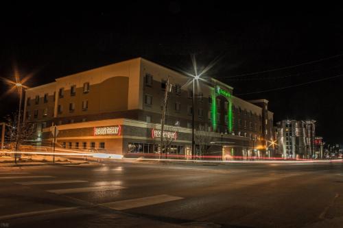 holiday inn omaha downtown waterpark by ihg